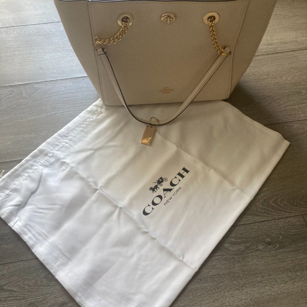 COACH White pebbled leather turnlock chain tote - Picture 7 of 8